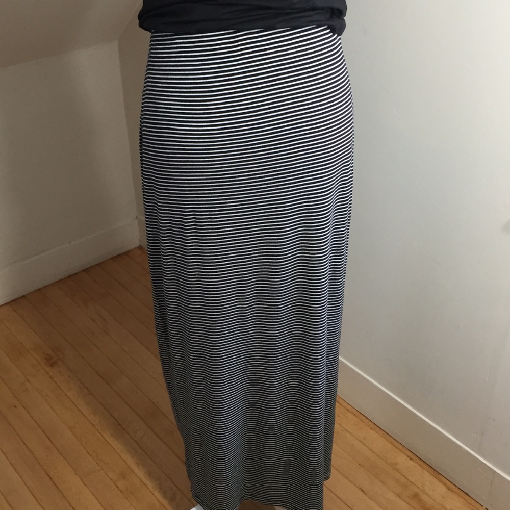 black and white striped maxi skirt w/ side slit